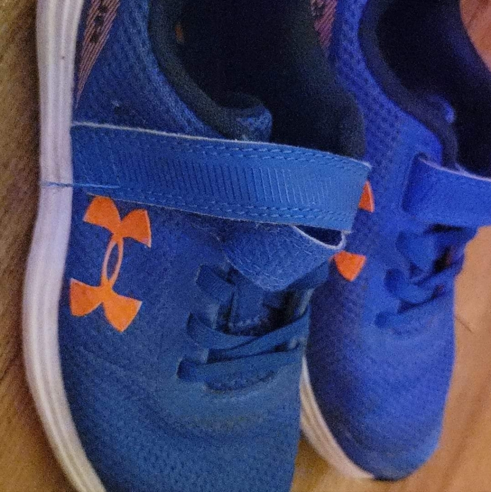 Boys tennis shoes